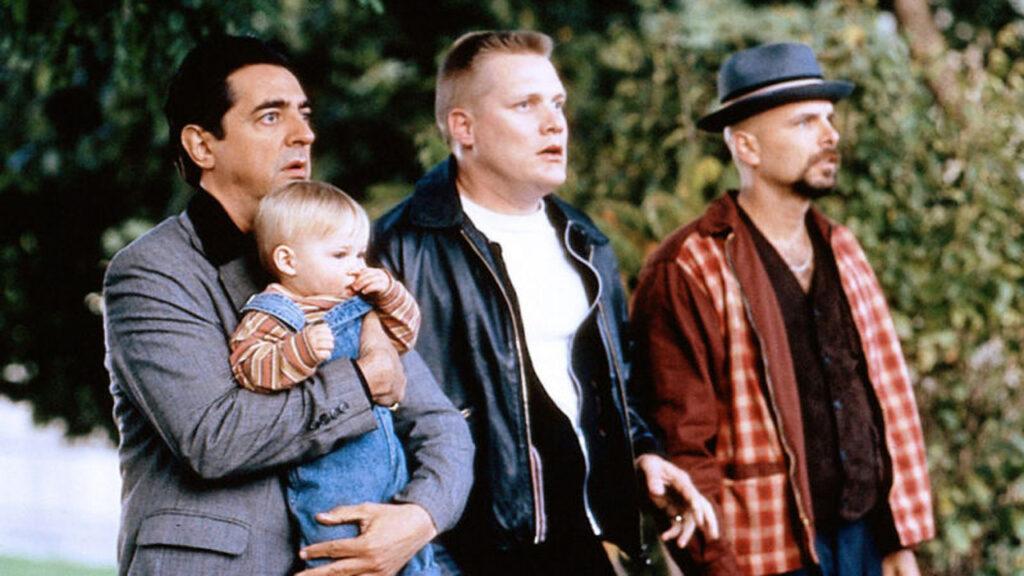 Младенец на прогулке, или Ползком от гангстеров (1994)